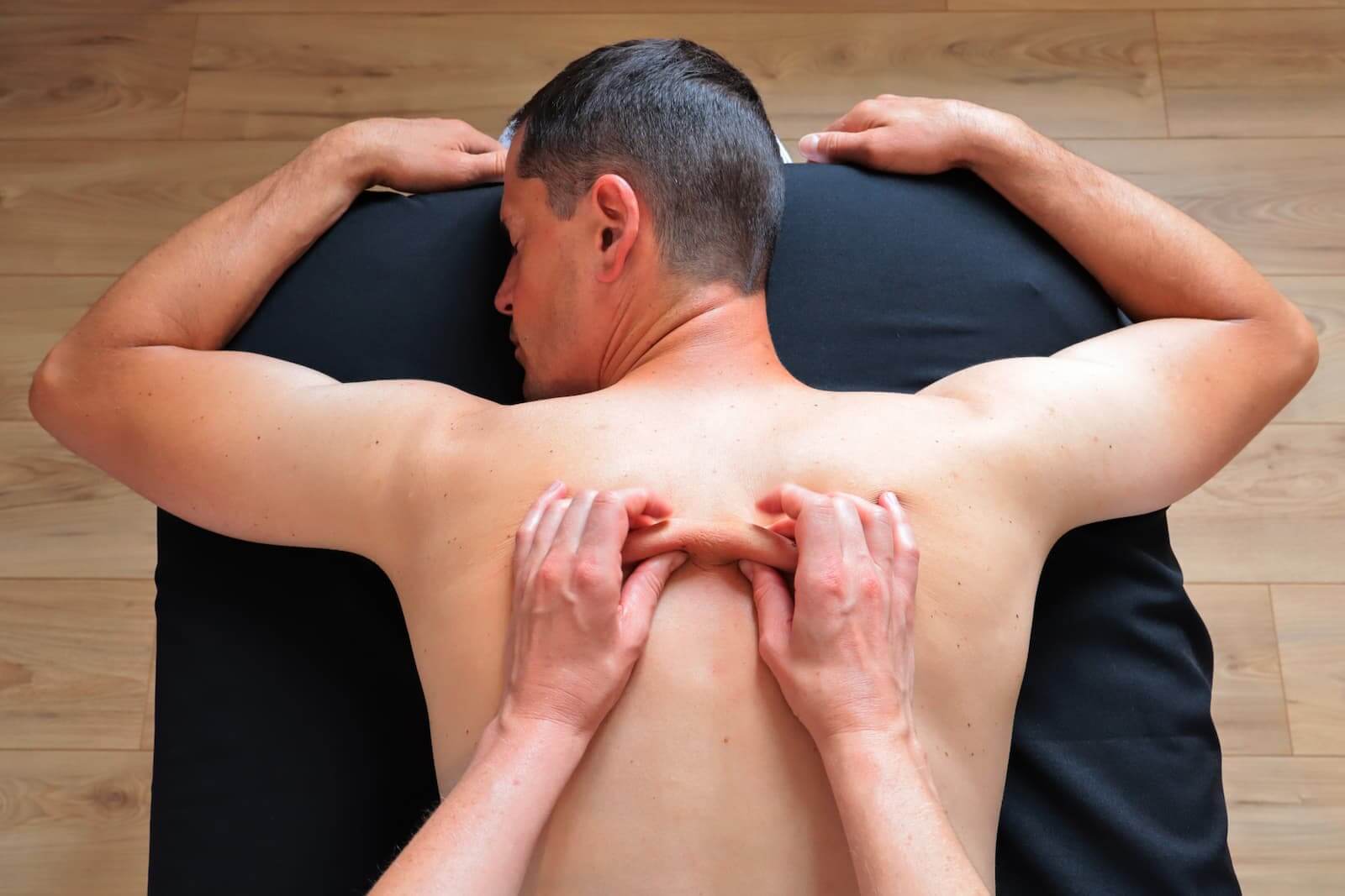 Massage sportif et travail des fascias du dos.